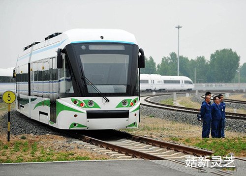 世界首列氫燃料混合動(dòng)力有軌電車在唐山下線
