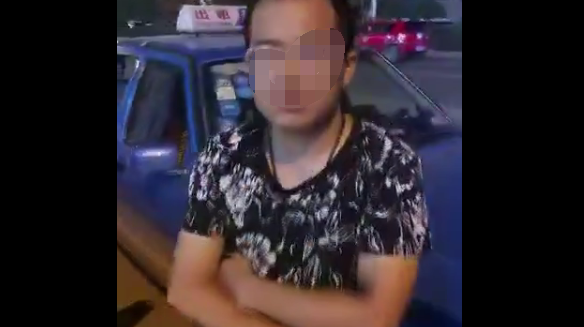 滴滴載孕婦 被出租車(chē)圍堵