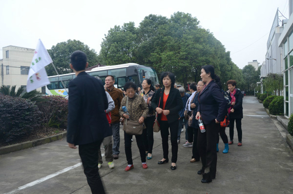 自治理事會(huì)團(tuán)隊(duì)到達(dá)大漢GMP加工廠